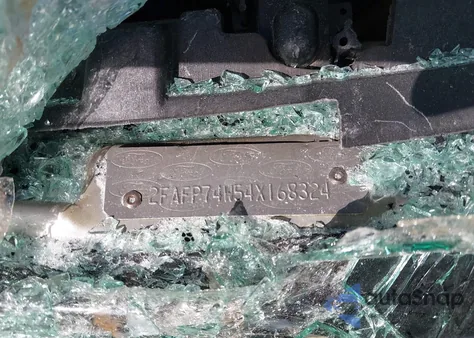 2004 Ford Crown Victoria Lx z USA, uszkodzony, nr VIN 2FAFP74W54X168324